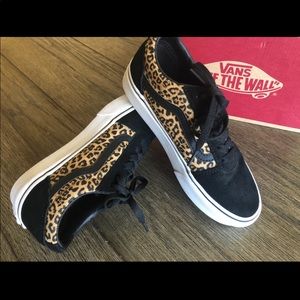 LEOPARD PRINT VANS